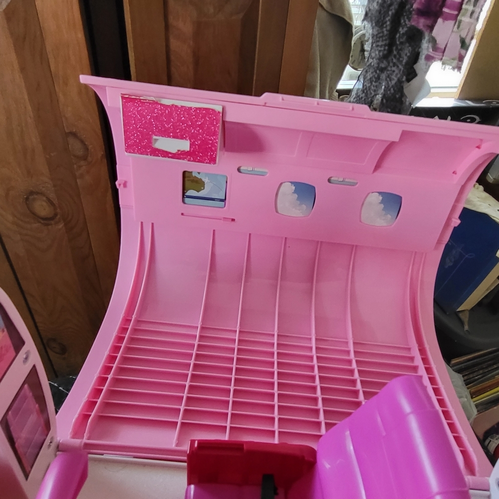 Barbie Glamour Jet - Picture 14 of 16